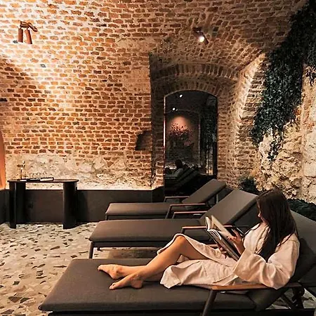 Indigo - Wawel Castle By Ihg