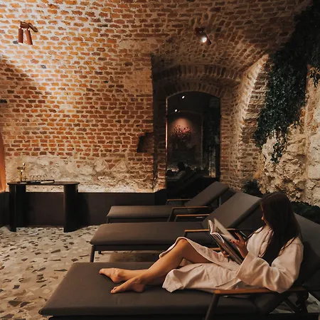 Indigo - Wawel Castle By Ihg